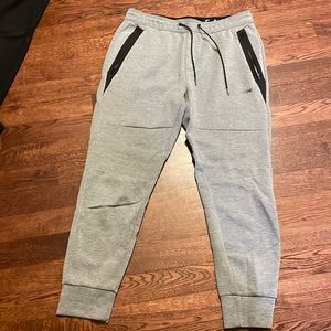 American Eagle Men’s Gray Joggers in Size large